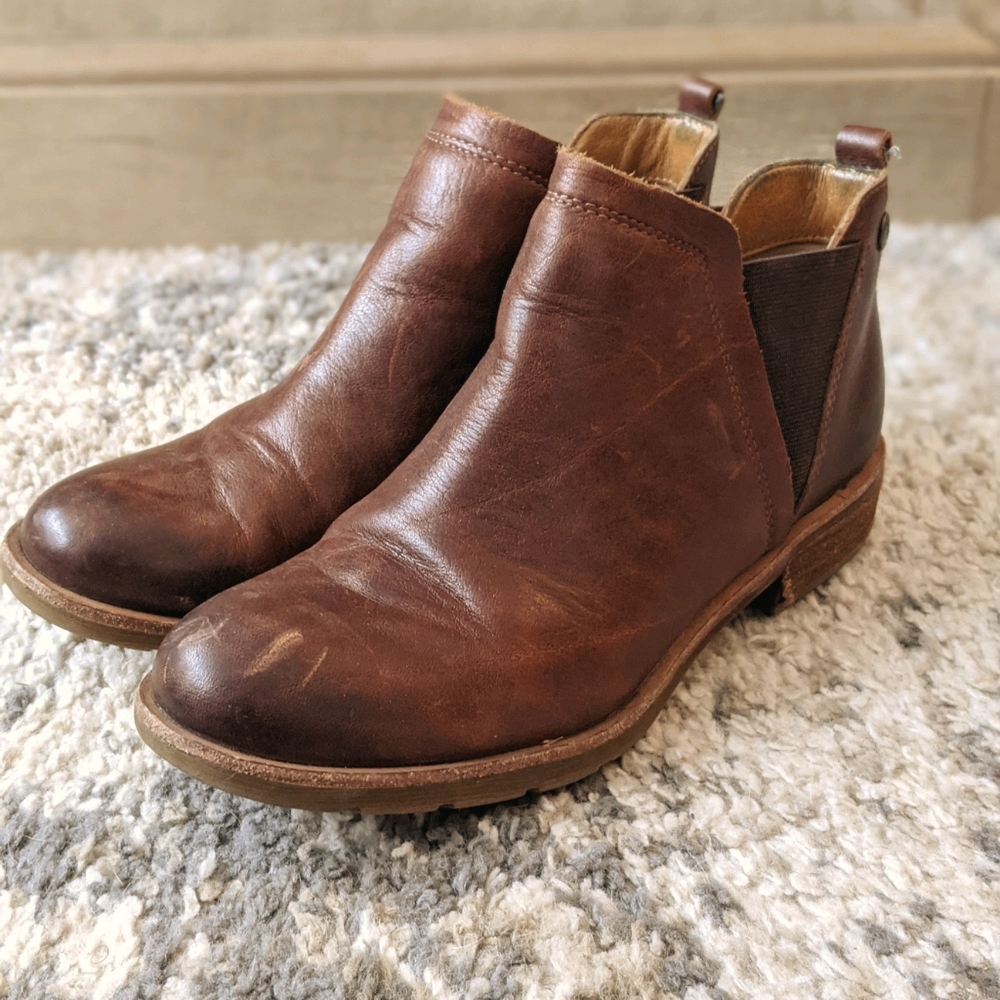 Sofft leather ankle booties